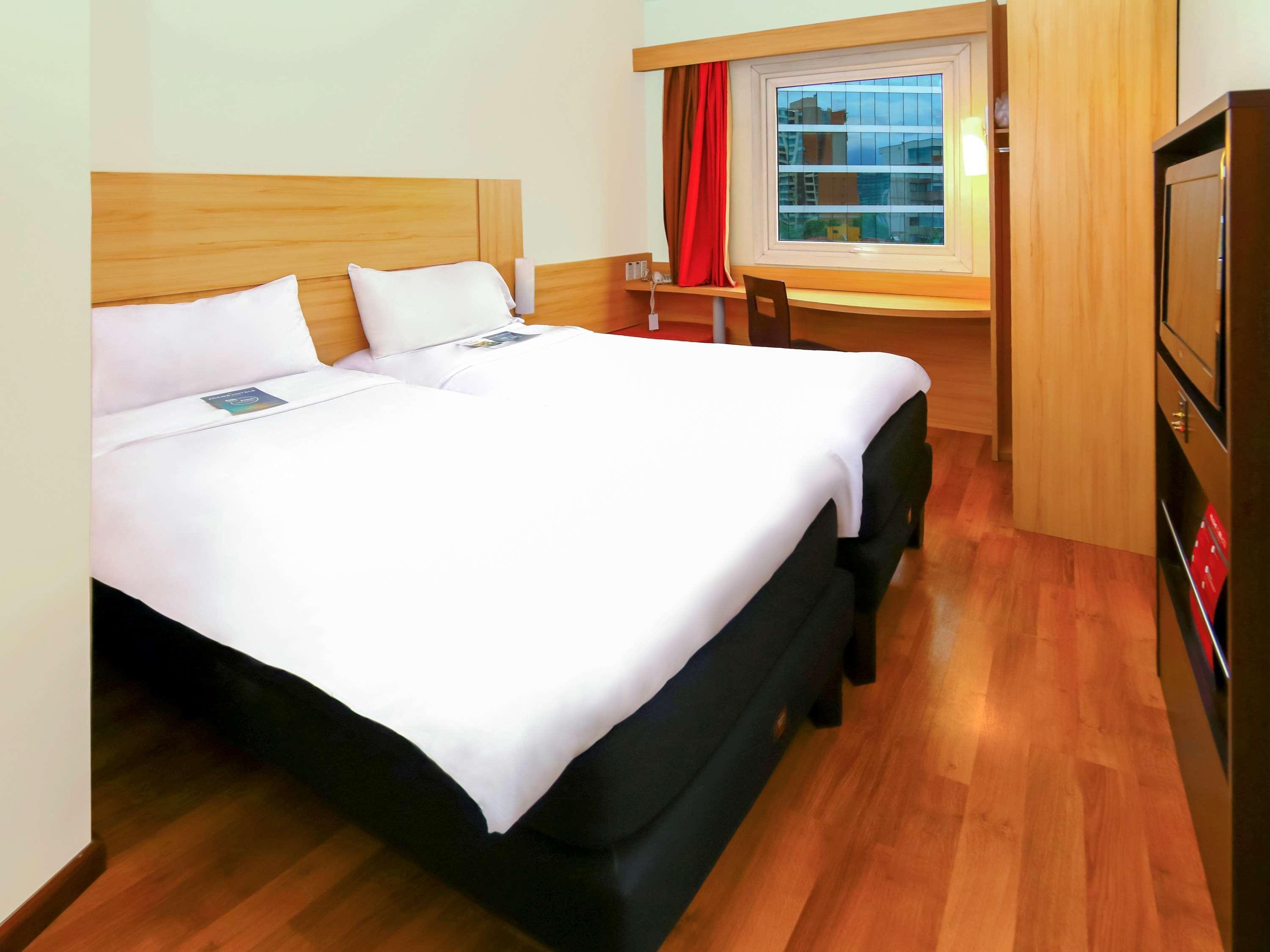 Hotel Ibis Santiago Providencia Esterno foto